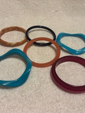 Lot of vintage bangle bracelets